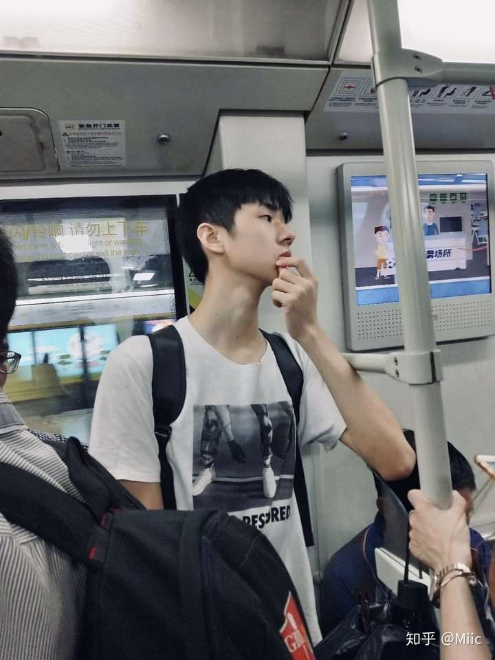 你见过最帅的高中男生长什么样?