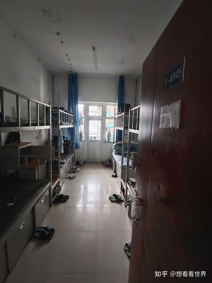 吉林工商学院的宿舍条件如何?校区内有哪些生活设施?