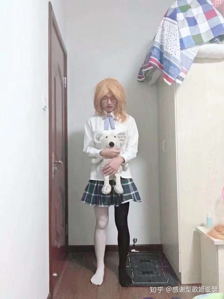 伪娘时代拍的,165/49kg.可以看出区别
