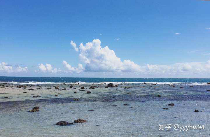 可以分享一张你最爱的包含蓝天白云大海的照片吗?