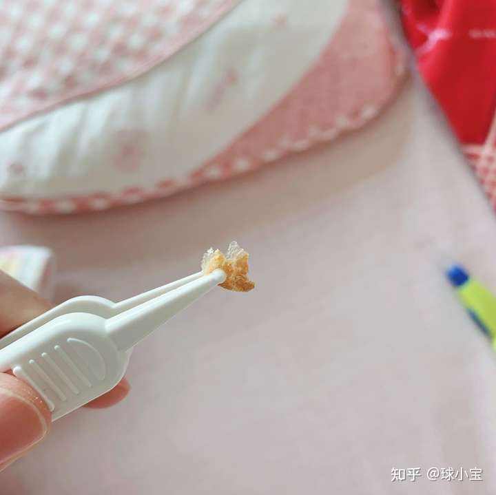 3岁女宝耳朵的耳屎堵住怎样清理?