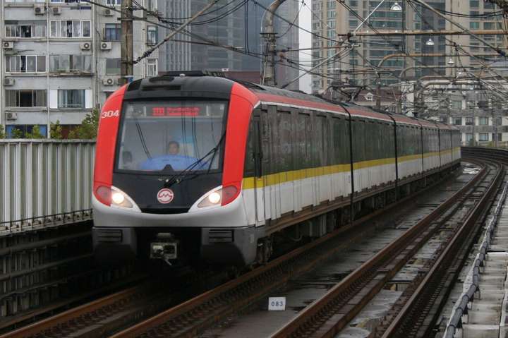 上海地铁3号线专用列车,型号03a01(黄鱼)