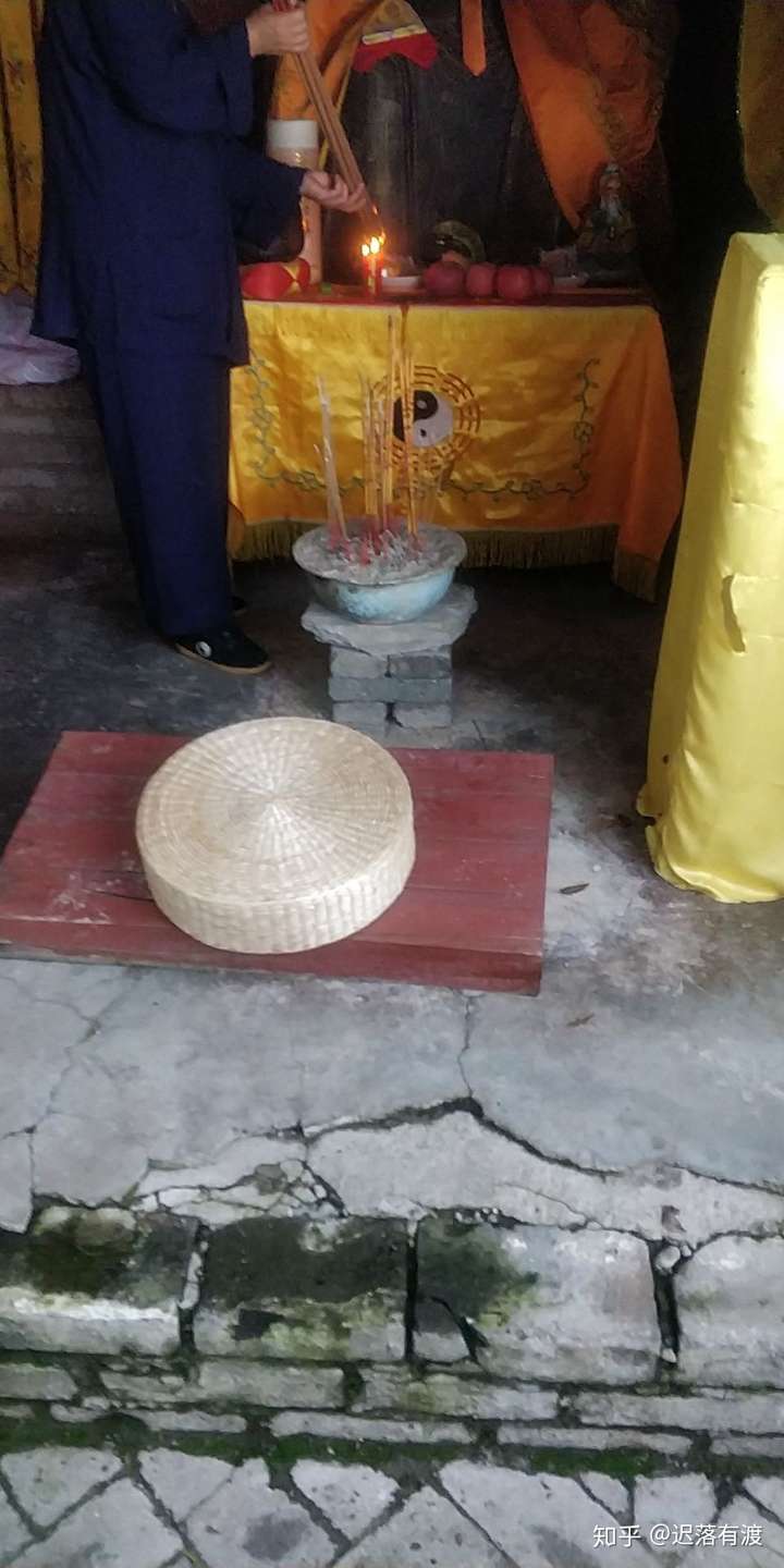 如今道教式微,道士生活与世人隔绝比较多,我这样出生在道教世家的孩子