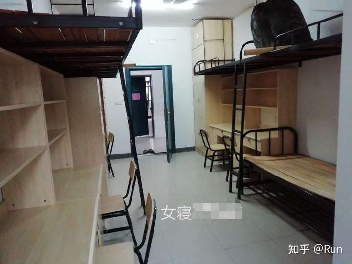 湖南农业大学东方科技学院的宿舍条件如何?校区内有哪些生活设施?