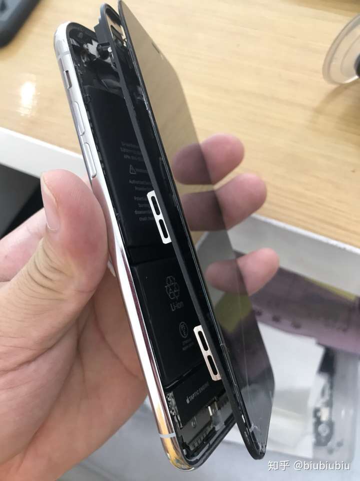 屏幕,支架,机身三层分离