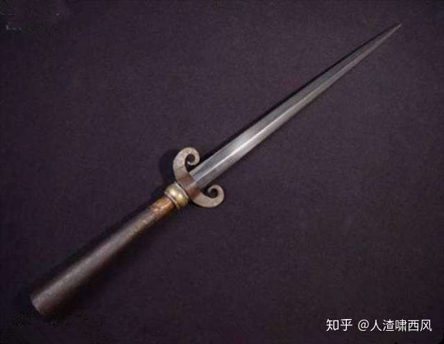 古代骑兵的骑枪刺中敌人后怎么把枪尖上的敌人弄下来