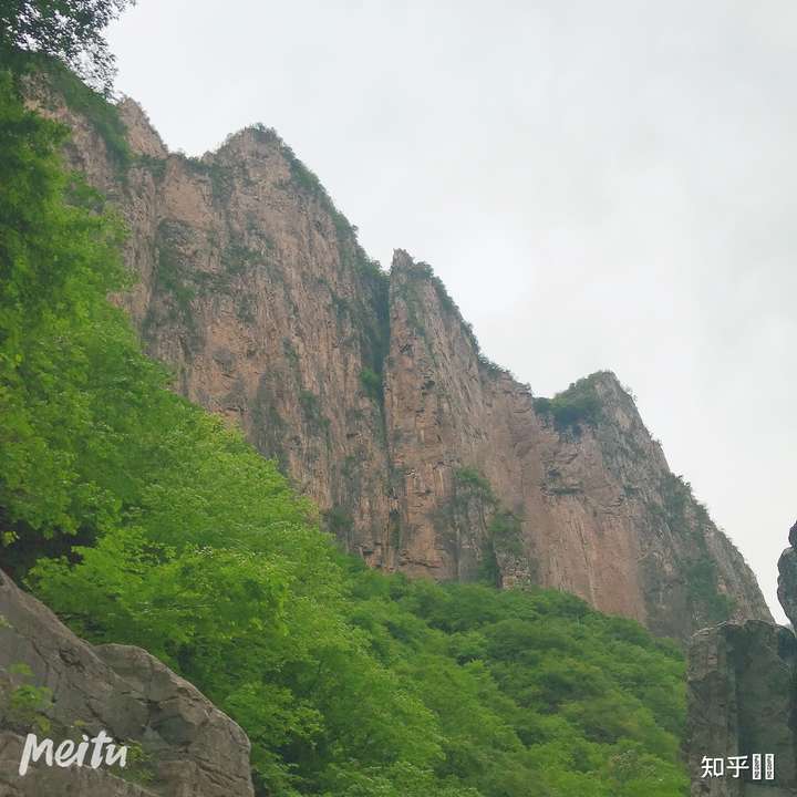 可能河南最著名的山要数五岳之一的嵩山,但是太行山的巍峨和秀丽同样