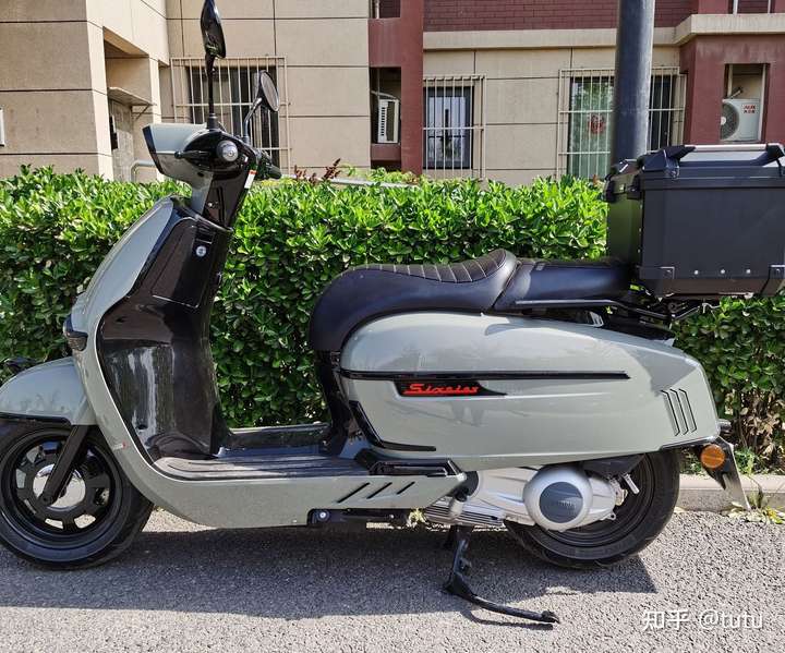 不过也是个例,同类型的复古踏板只有姜戈,vespa,ra可选,姜戈万年150