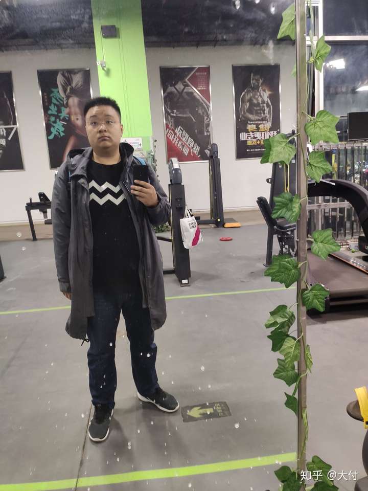 190cm200斤的人图片,190身高200斤什么体型 2018年 2019年3月280斤 2020年1月200斤 高中校服 初中高中183cm190