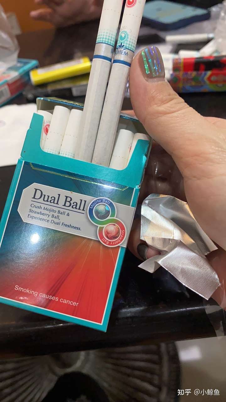 宝恒树叶的草莓双爆