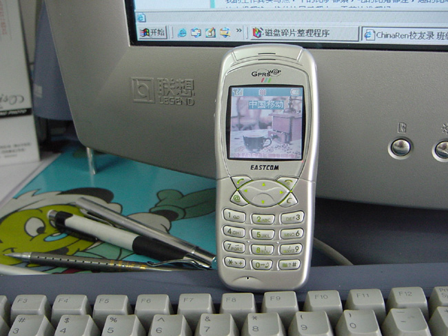 第一部手机估计都没人听说过:东信eg760c,必须有个c,因为是c是彩色屏