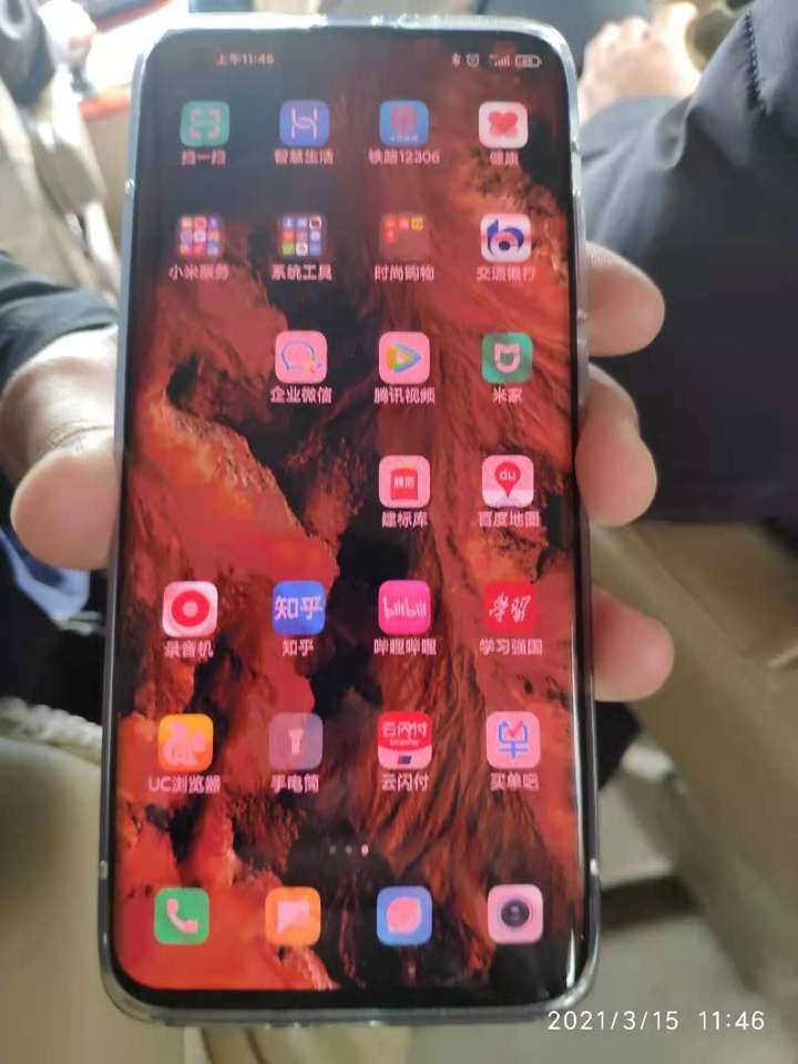 也有看到网上说的低亮度抹布屏等问题,虽然我这个不严重,不过个人对