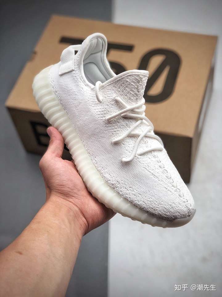 yeezy boost 350 v2 冰淇淋整体反光的效果,穿上这双满天星你就是夜晚