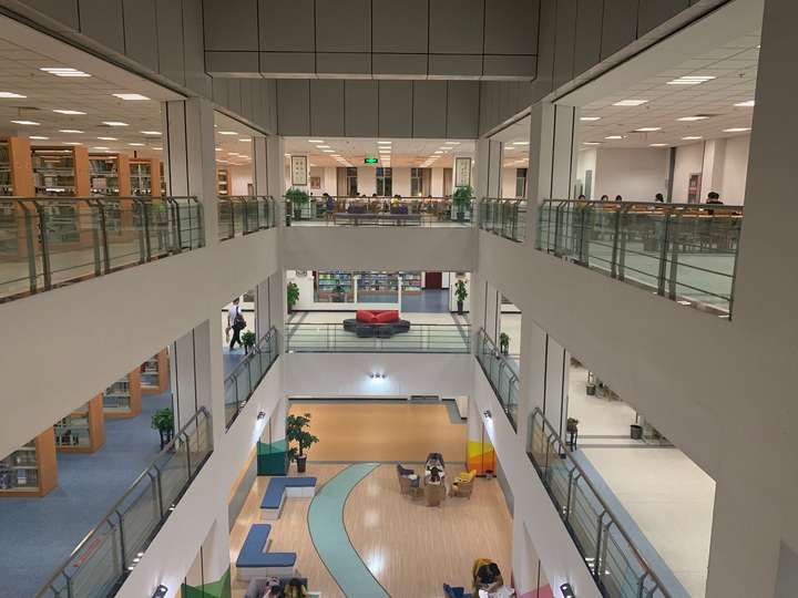 宁夏大学的图书馆或教室环境如何?是否适合上自习?
