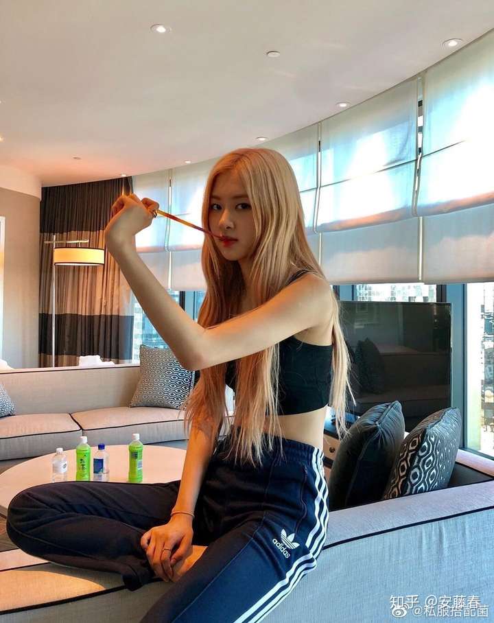 为什么粉丝说blackpink的rose朴彩英身材好