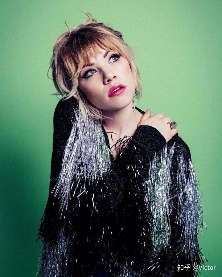 Carly Rae Jepsen,hayley williams 如何评价蹲妹carly rae jepsen的专辑《dedicated》?