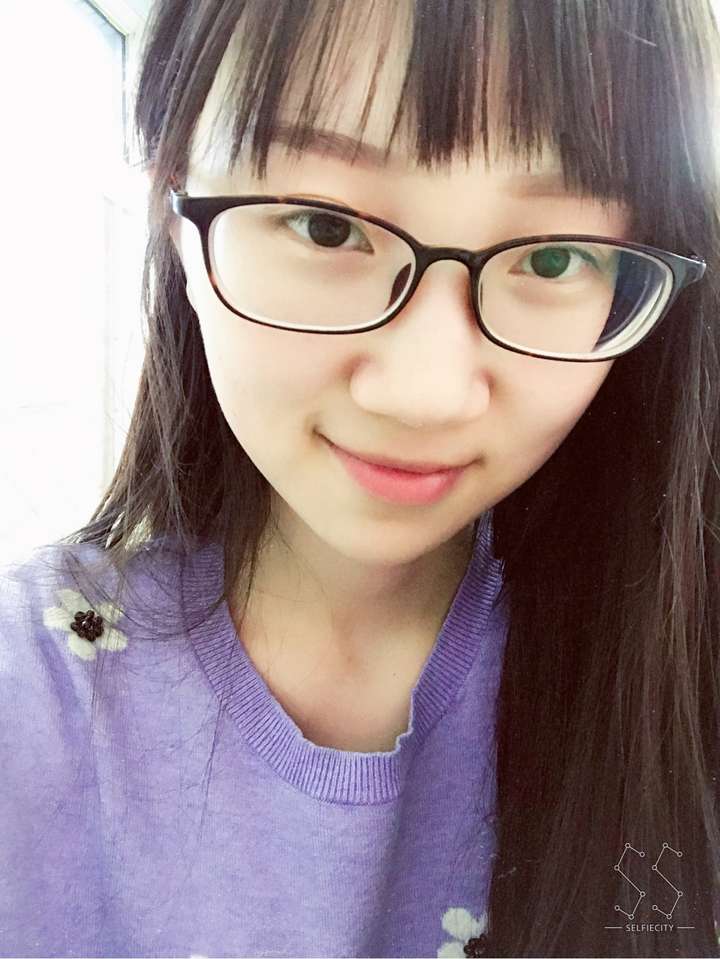 戴眼镜的女孩怎样自拍好看?