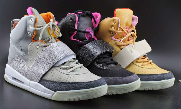 侃爷早年合作对象是 nike,推出的第一双个人代言鞋款 nike air yeezy