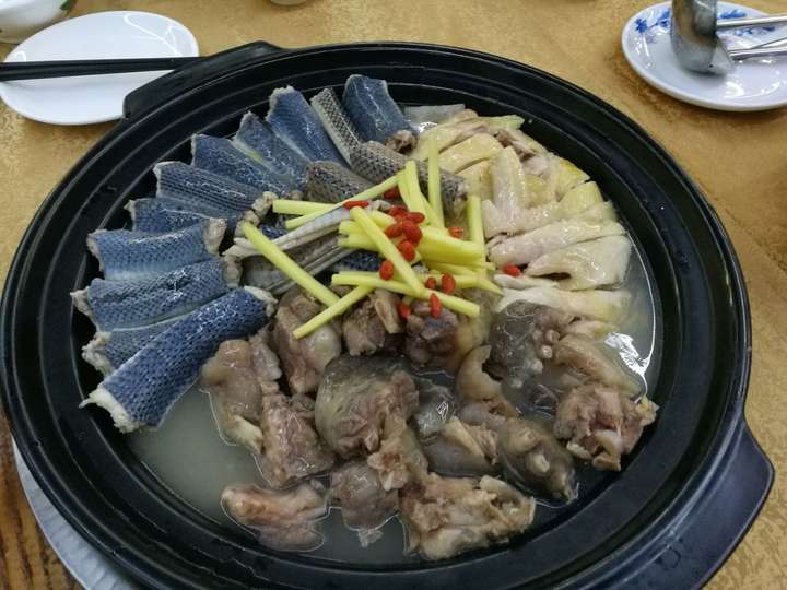 蛇肉是什么味道?好吃吗?