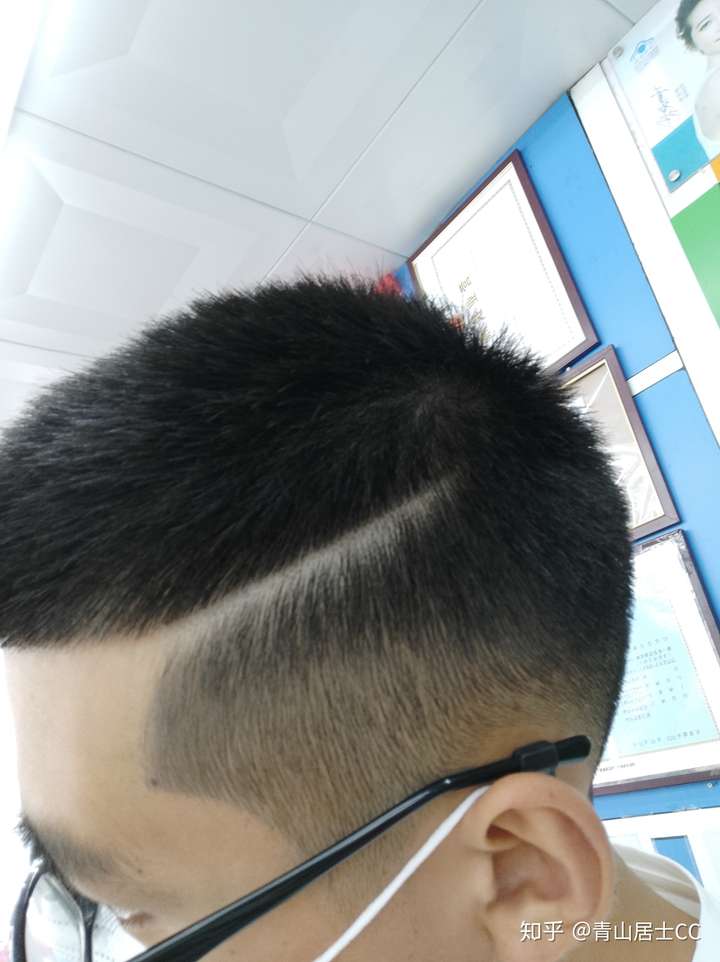 求一波男生寸头刻痕推荐?