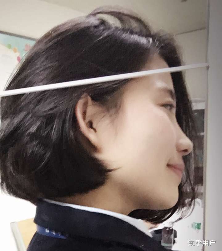 有没有那种单眼皮小眼睛塌鼻梁厚嘴唇但还挺好看的女生?