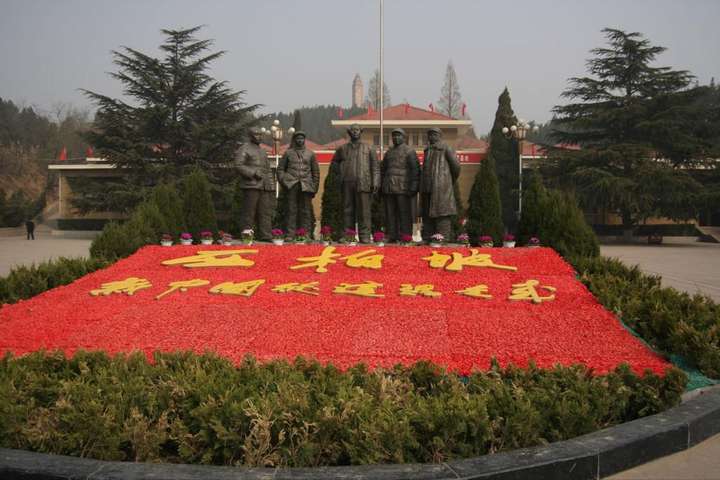 第一,西柏坡红色旅游区 推荐这个地方,主要是这里属于红色旅游经典之