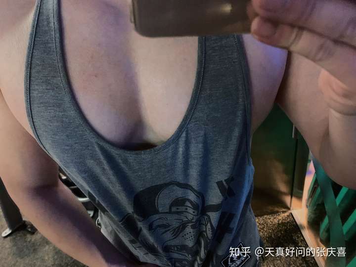 女生怎么看胸大的男生的?