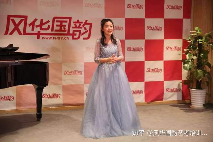 参加音乐艺考穿什么服装比较得体