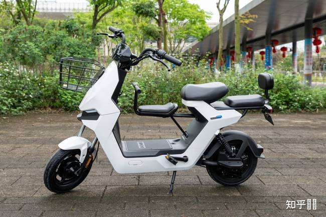 2021年新款雅迪电动车,雅迪2021年新款电动车 整体看起来,基本上都是主流品牌的电动车,比如雅迪,小牛,九号,爱玛等