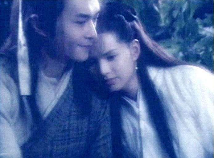 再看以下小龙女依偎着杨过
