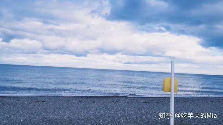 内陆城市长大的小女孩更加期待夏天的海边.