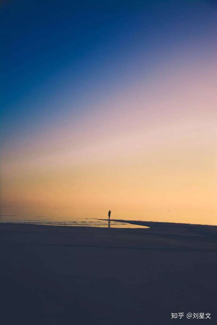 国外有一款软件可以把静态图片的局部做成动态效果,比如照片中人物