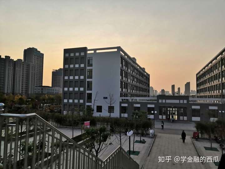 青岛理工大学临沂校区和青岛科技大学高密校区 还有山东科技大学泰安