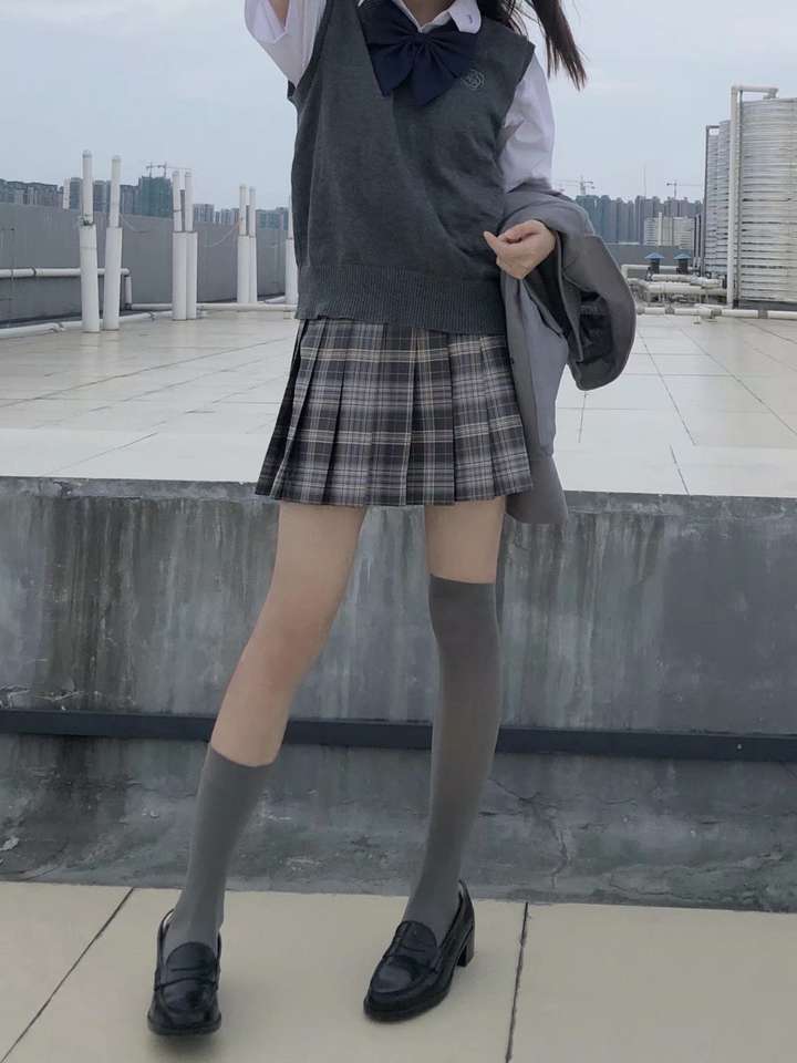 小学老师可以穿 jk 制服上课吗?