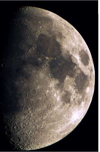 用天文望远镜看天空会看到什么?能看到月球表面什么的