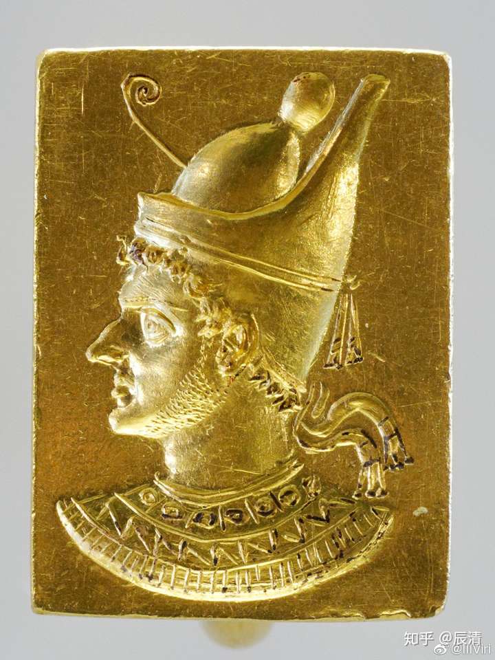 图为戴上下埃及组合皇冠,着埃及法老服的托勒密六世(图源微博@iiiviri