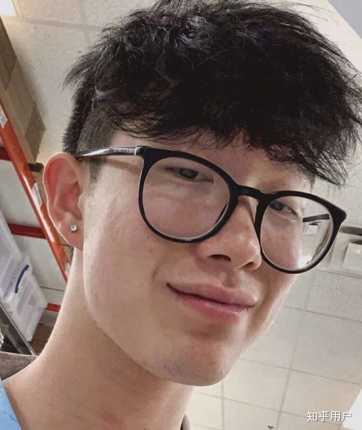 厚嘴唇,塌鼻子,单眼皮的男生还有救吗?