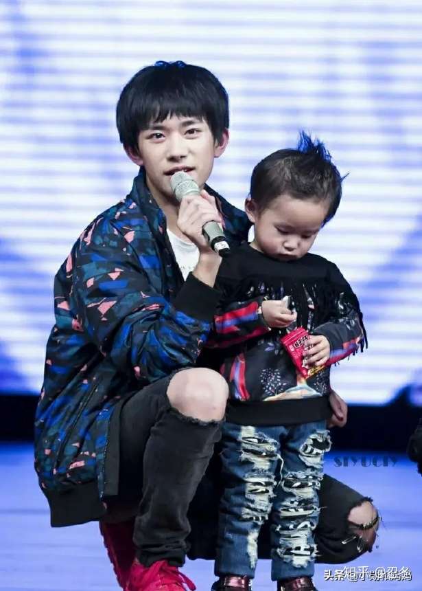 如何看待易烊昱华创造「最小年龄连续盲拧还原 2 个二阶魔方」的世界