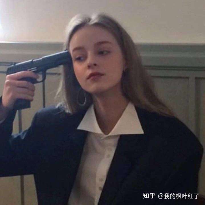 请问有哪位仙女有带枪的头像么最好是美女和枪.