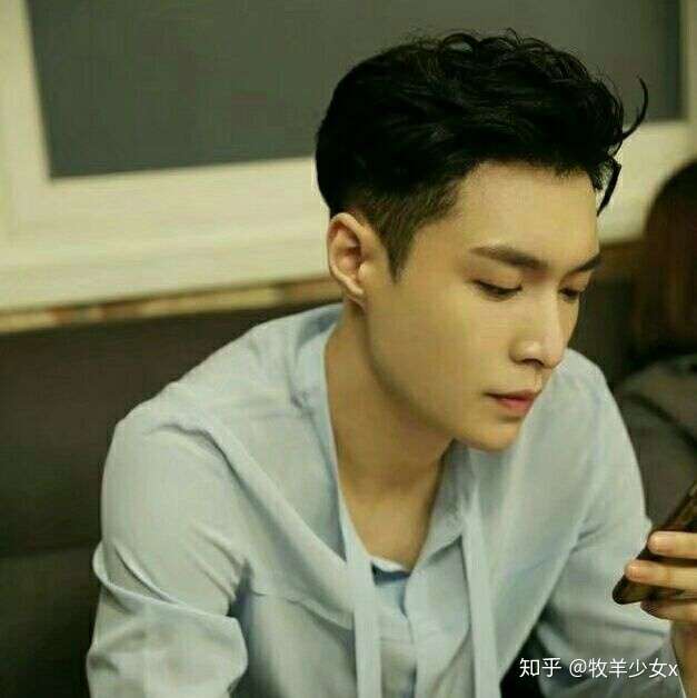 如何评价张艺兴的侧颜?