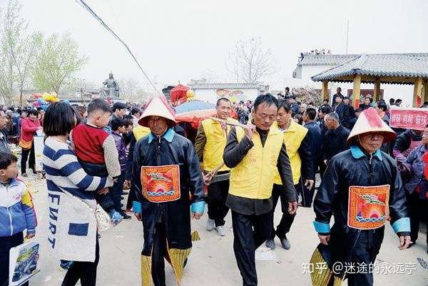 如何看待4月3日山东省嘉祥县孟姑集镇岳楼村岳飞后裔身着清朝服饰祭祖