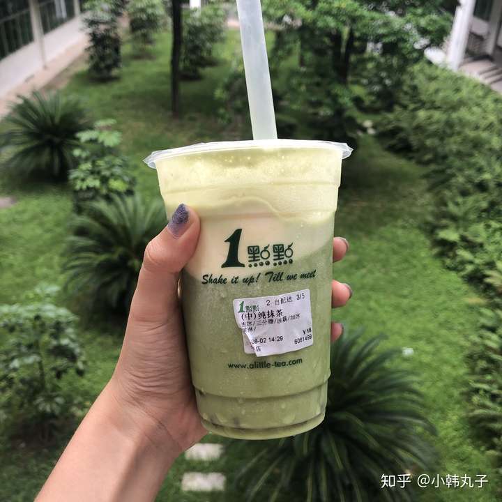 正常的女生喝奶茶是不是嘬两口就扔?