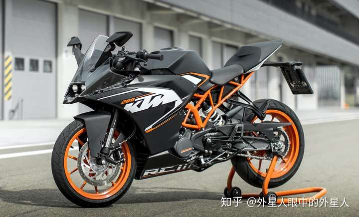 试试二手ktm rc390 帅的飞起来.就你这个身高不趴着骑都不行.