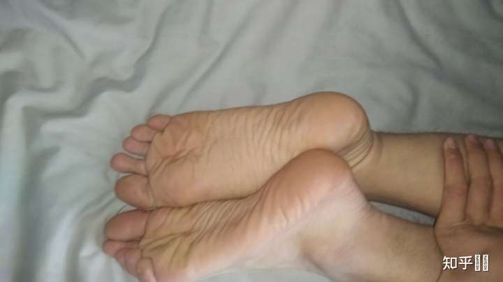 男生瘦长的脚真的好看吗?