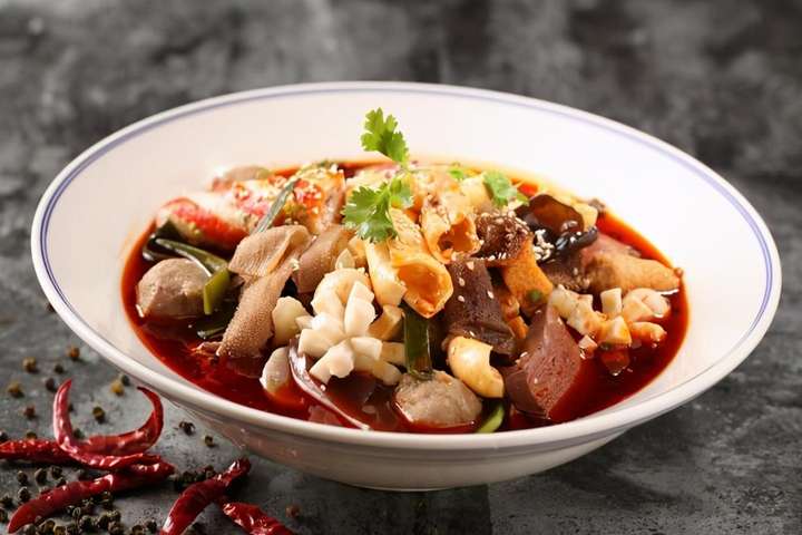 冒菜菜品介绍;禽肉类:鸡脯,火腿肠,肥肠,肚片,猪血,鸡血,鸡心,肉丸