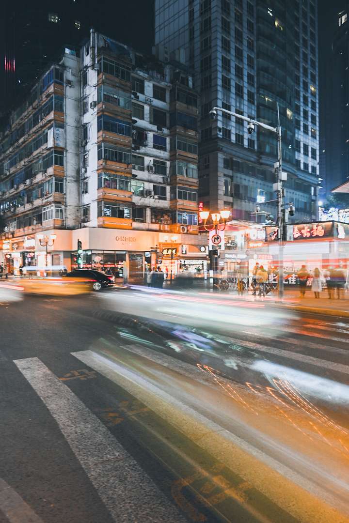 夜景?噪点?不存在的,反正都是业余玩玩,发朋友圈足够了.