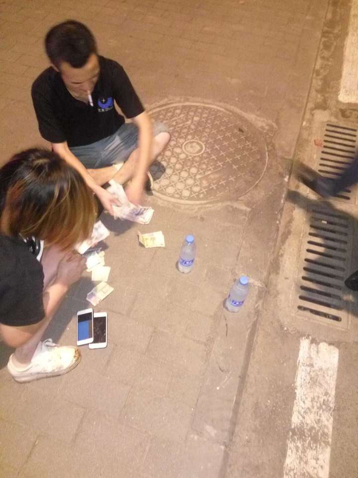 放一张我们晚上收工坐地分赃的图片,哈哈   现在没干这行了,因为突发