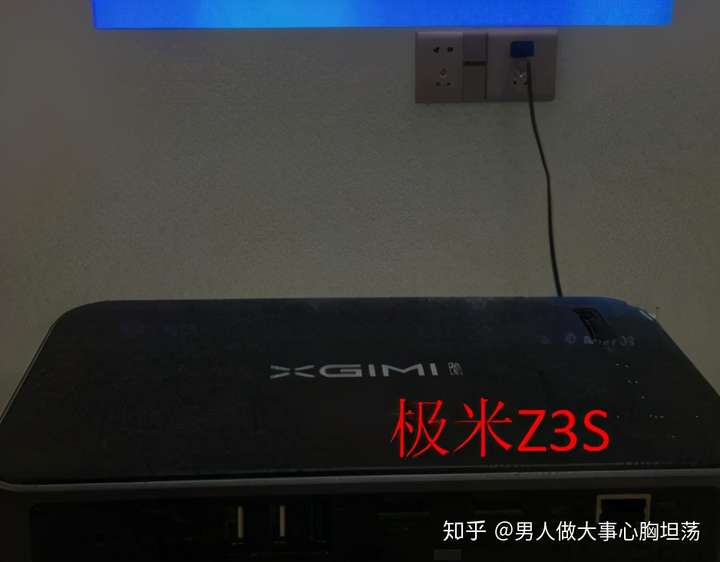 这是几年前在狗东看的极米z3s投影仪的配置2g内存,用系统版本也挺老的