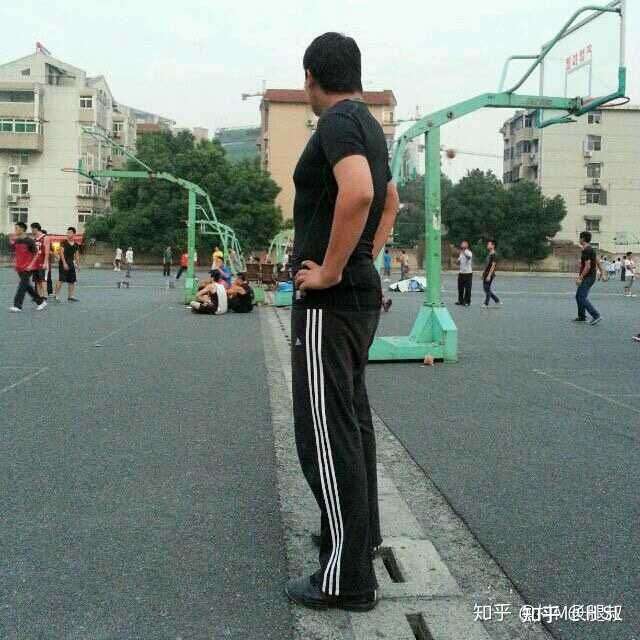 180cm190斤的胖子图片,190斤的胖子图片男子 我以前室友当时172cm,190斤,看起来也不是那种大腹便便的胖子,就是