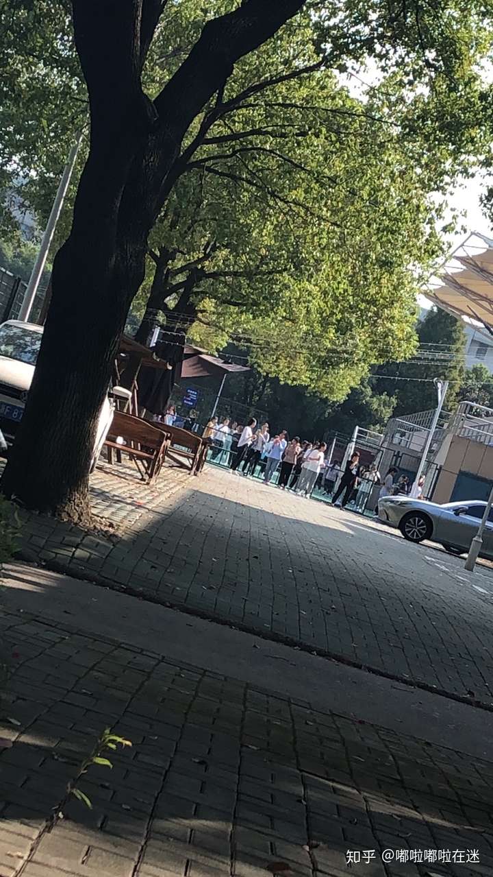 嘉兴学院南湖学院的宿舍条件如何?校区内有哪些生活设施?
